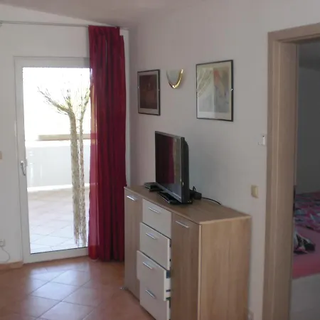 Haus Pedinka 2 Apartment Vir